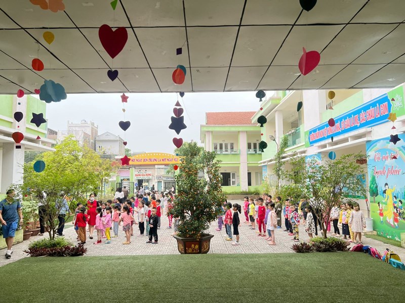 Một số hình ảnh hoạt động của các bé trường mầm non Việt Hưng