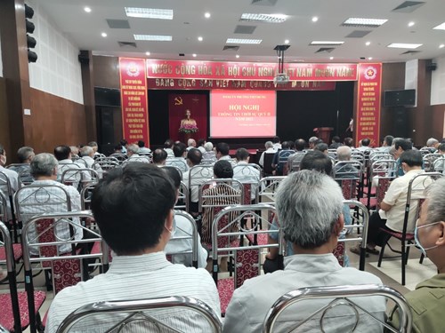 Đảng viên chi bộ trường mầm non Việt Hưng thm gia hội nghị thông tin thời sự quý II năm 2022