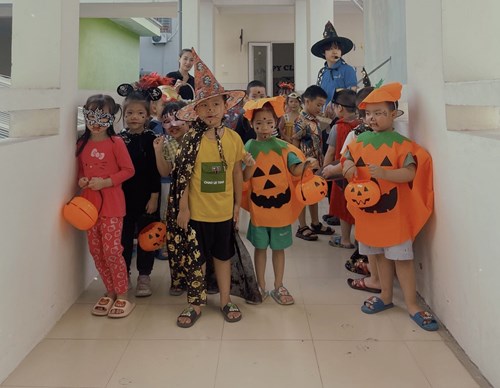 Halloween với các bé trường mầm non Việt Hưng