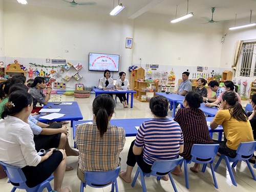 Họp phụ huynh học sinh đầu năm các lớp tại trường mầm non Việt Hưng