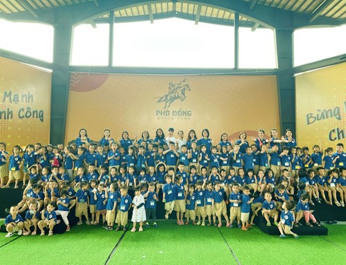Trường mầm non Việt Hưng tổ chức hoạt động cho trẻ trải nghiệm tại Phù Đổng Green park.