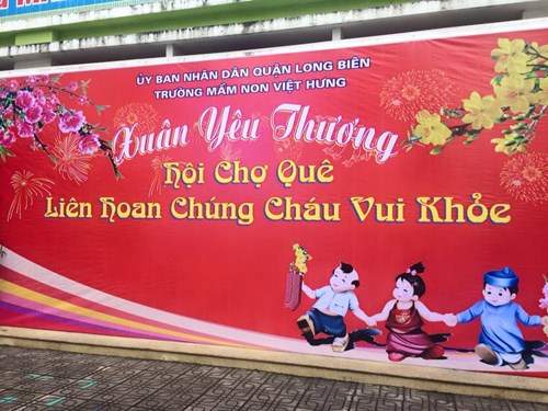 Không khí tưng bừng   Hội chợ quê  2018 tại trường mầm non Việt Hưng!