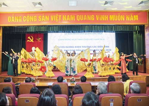Ngành GD&ĐT Quận Long Biên long trọng tổ chức Lễ tuyên dương khen thưởng các điển hình tiên tiến, nhà giáo mẫu mực tiêu biểu năm 2020