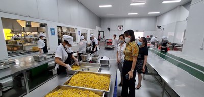 Công tác giám sát bếp ăn bán trú của trường Tiểu học Ái Mộ A  Năm học 2021-2022