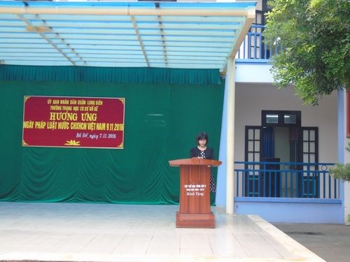 Sáng thứ hai, ngày 7/11/2016  trường THCS Bồ Đề đã tổ chức tuyên truyền và hưởng ứng “Ngày Pháp luật nước CHXH Chủ nghĩa Việt Nam”.