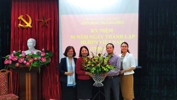 Công  Đoàn trường  THCS Gia Thuỵ tổ chức ngày thành lập hội Liên Hiệp Phụ Nữ Việt Nam  20 – 10
