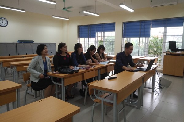 Giáo viên trường THCS Ngọc Thụy tham dự hội nghị trực tuyến tập huấn chương trình thay sách giáo khoa mới
