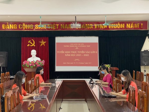 Trường THCS Ngọc Thụy trong ngày đầu tiên tuyển sinh trực tuyến vào lớp 6 năm học 2021 - 2022