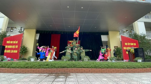 Trường THCS Ngọc Thụy tổ chức chương trình Kỷ niệm 68 năm ngày Giải phóng Thủ đô (10/10/1954-10/10/2022)