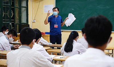 Hà Nội: Phòng thi lớp 10 được bật điều hòa, thí sinh đeo khẩu trang