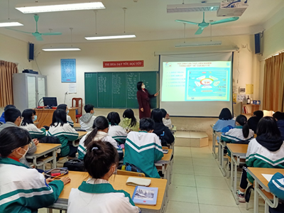 Trường THCS Sài Đồng Lồng ghép tuyên truyền công tác  phòng chống dịch bệnh theo mùa cho học sinh  toàn trường qua tiết sinh hoạt dưới cờ 