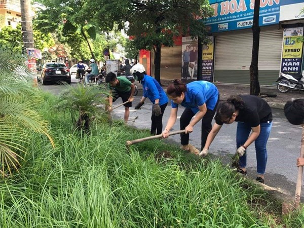 Đoàn thanh niên trường sài đồng tham gia dọn vệ sinh môi trường cùng đoàn phường đón tết nguyên đán 2019.