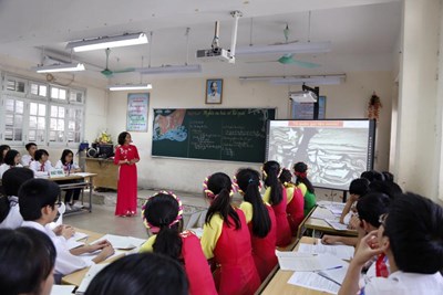 Chúc mừng cô giáo Đỗ Thị Chiên đã hoàn thành tiết thi giáo viên dạy giỏi cấp thành phố môn GDCD 9