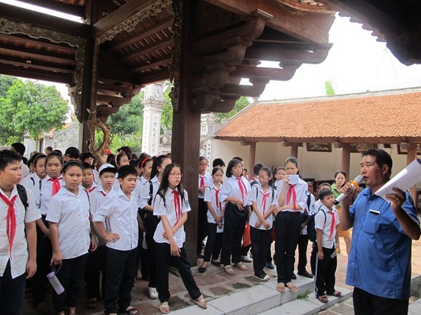 Buổi tham quan di tích lịch sử địa phương của học sinh Trường THCS Sài Đồng