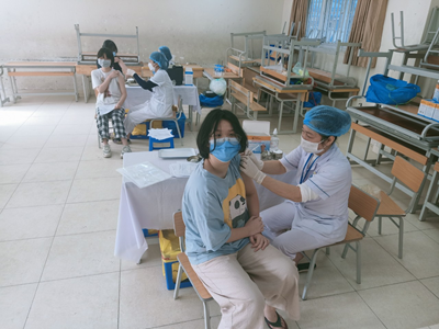 Trường THCS Sài Đồng Triển khai tiêm chủng Vắc xin  phòng dịch Covid - 19 cho học sinh khối lớp 9