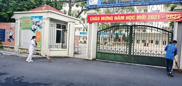 Trường THCS Sài Đồng thực hiện chiến dịch tổng vệ sinh môi trường diệt bọ gậy phòng chống bệnh sốt xuất huyết.