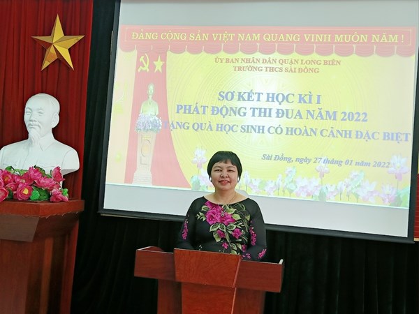 Trường THCS Sài Đồng tổ chức sơ kết HKI – Phát động thi đua năm 2022 và tặng quà Tết cho học sinh có hoàn cảnh đặc biệt năm học 2021-2022