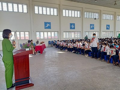Trường THCS Sài Đồng đã tổ chức thành công buổi tuyên truyền phổ biến giáo dục pháp luật cho cán bộ, giáo viên, nhân viên và học sinh
