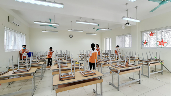 Trường THCS Sài Đồng duy trì lịch tổng vệ sinh phòng học, khung cảnh sư phạm làm đẹp trường lớp mỗi tuần