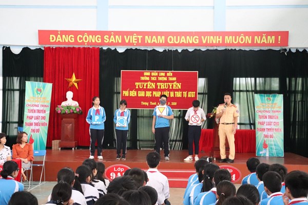 Tuyên truyền phổ biến pháp luật và trật tự ATGT tại trường THCS Thượng Thanh