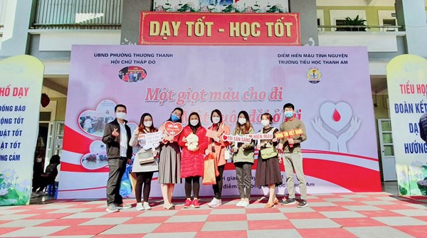 Trường THCS Thượng Thanh tích cực tham gia hiến máu nhân đạo