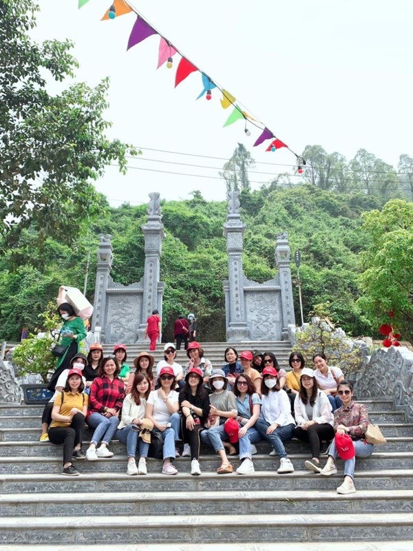 Trường THCS Thượng Thanh đi lễ chùa đầu năm tại Tuyên Quang