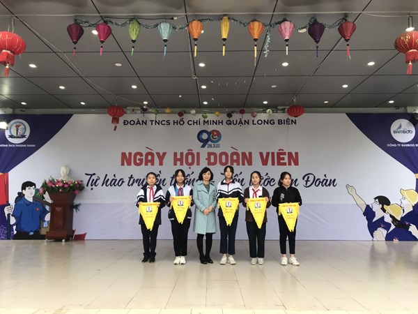 Buổi chào cờ tuần 27 đầy ý nghĩa tại Trường THCS Thượng Thanh