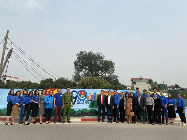 Chi đoàn Trường THCS Thượng Thanh tham gia hỗ trợ Con đường bích họa nhân dịp kỉ niệm 90 năm ngày thành lập Đoàn THCS Hồ Chí Minh