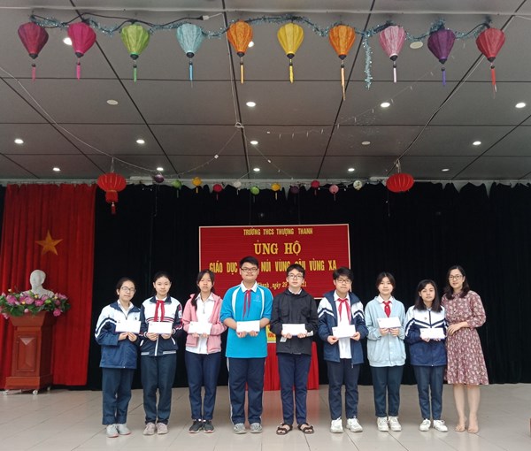 Buổi chào cờ đầu tuần 28 tại Trường THCS Thượng Thanh