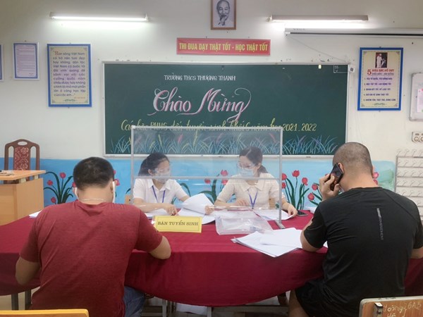 Một số hình ảnh về buổi đầu tuyển sinh trực tiếp tại trường THCS Thượng Thanh