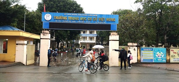 Trường THCS Việt Hưng đón học sinh khối 7,8,9 quay trở lại trường học