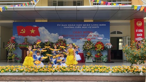 Văn nghệ chào mừng ngày nhà giáo Việt Nam 20 -11 của tập thế lớp 1A1