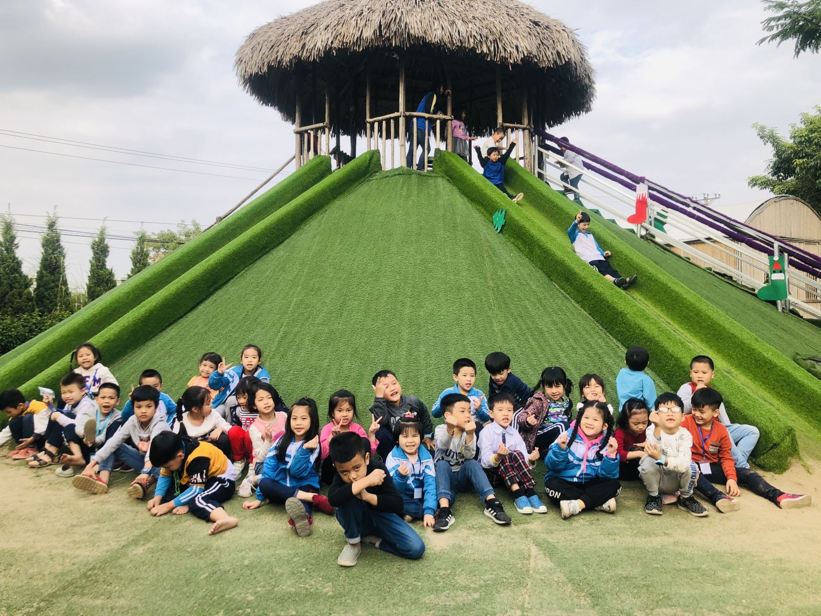 Tiểu học Đô thị Sài Đồng | Một ngày trải nghiệm thú vị tại Đền Đô và trang trại giáo dục VECO của các học sinh khối 1