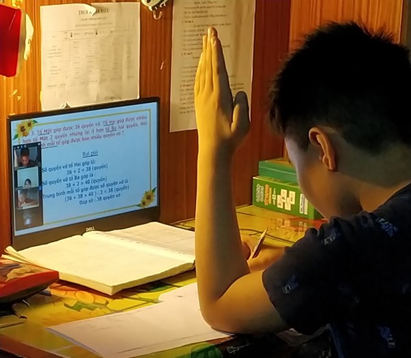 Các hình ảnh học trực tuyến của học sinh lớp 4 trường TH Đức Giang