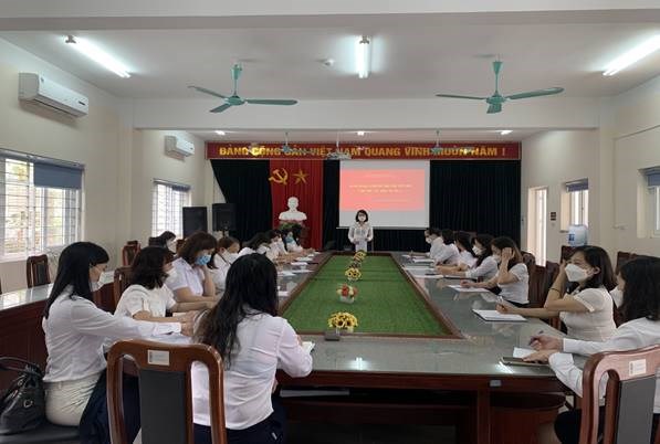 Chi bộ trường Tiểu học Đức Giang tổ chức Sinh hoạt chuyên đề “Tự soi, tự sửa” theo Nghị quyết Trung ương 4 (khóa XII)