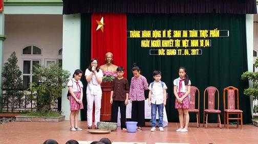 Trường tiểu học Đức Giang phát động hưởng ứng “Tháng hành động vì an toàn thực phẩm” năm 2017