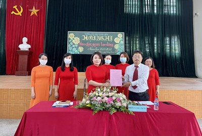 Trường tiểu học Giang Biên tổ chức hội nghị viên chức, người lao động năm học 2021 - 2022