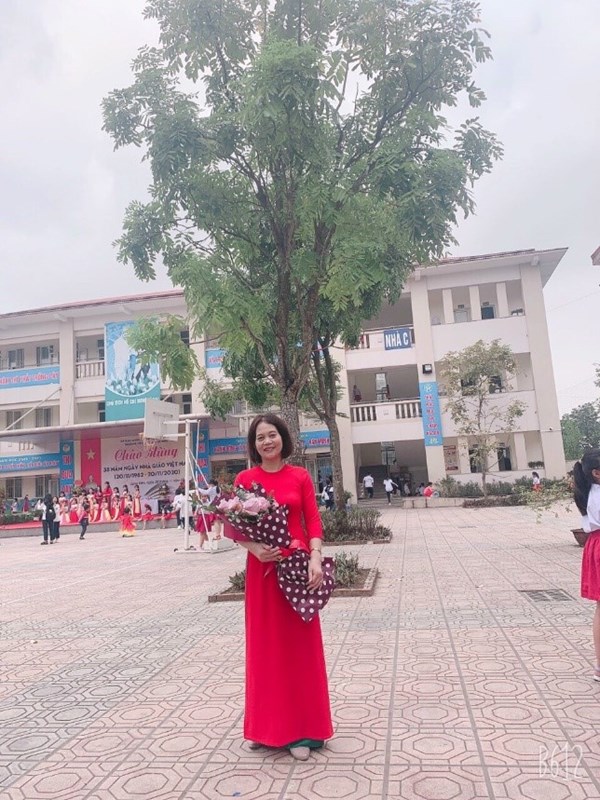 GƯƠNG ĐIỂN HÌNH NGƯỜI TỐT VIỆC TỐT Cô giáo Nguyễn Thị Hường – Giáo viên trường Tiểu học Giang Biên
