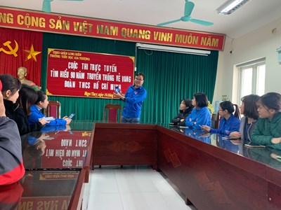 Đoàn viên chi đoàn Trường Tiểu học Gia Thượng tham gia cuộc thi tìm hiểu 90 năm truyền thống vẻ vang của Đoàn TNCS Hồ Chí Minh