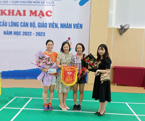 Trường Tiểu học Gia Thượng tham gia giải cầu lông  cán bộ, giáo viên, nhân viên ngành GDĐT quận Long Biên  Năm học 2022-2023