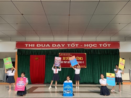 Trường Tiểu học Gia Thượng tích cực hưởng ứng ngày pháp luật nước Cộng hòa xã hội chủ nghĩa Việt Nam ngày 9 - 11 - 2022