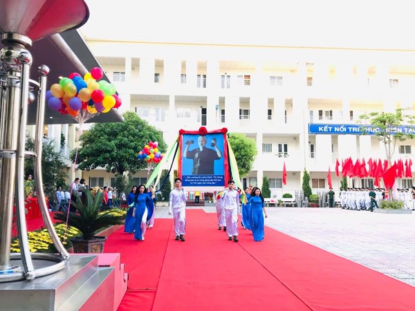Chi đoàn trường Tiểu học Gia Thượng tham gia diễu hành tại  “Đại hội Thể dục thể thao phường Ngọc Thụy lần thứ V năm 2022”