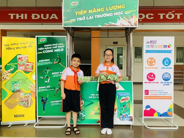Nestle Việt Nam đồng hành cùng học sinh trường Tiểu học Gia Thượng vui bước đến trường