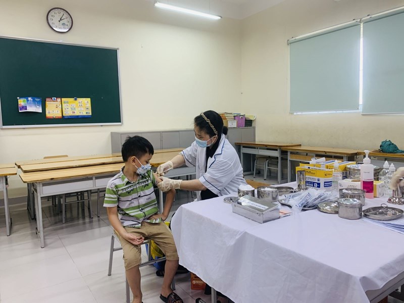 Trường Tiểu học Gia Thượng tham gia chiến dịch tiêm chủng vắc xin phòng Covid-19 cho trẻ em từ 5 đến dưới 12 tuổi