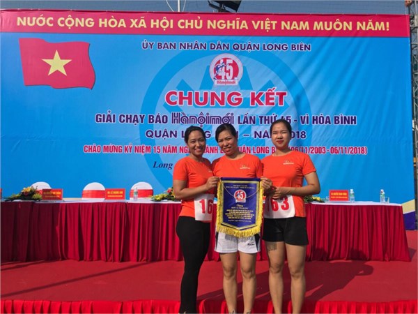 Sôi động chung kết giải chạy báo Hà Nội Mới lần thứ 45 - Vì Hòa Bình - Quận Long Biên Năm 2018
