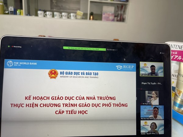 Trường Tiểu học Lê Quý Đôn nghiêm túc tham gia buổi tập huấn trực tuyến về bồi dưỡng phương pháp tổ chức, dạy học hoạt động giáo dục - hoạt động trải nghiệm.