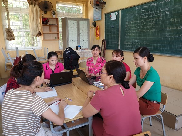 Buổi sinh hoạt chuyên môn đầu năm của tổ 4 - Trường Tiểu học Long Biên