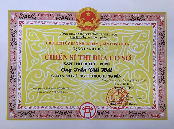 Đồng chí Trần Viết Hải - Giáo viên trường tiểu học Long Biên đạt danh hiệu chiến sĩ thi đua cơ sở năm học 2019 - 2020