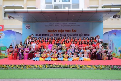 Trường Tiểu học Ngọc Thụy với  “ Ngày hội tri ân ” chào mừng 38 năm Ngày NGVN 20/11.