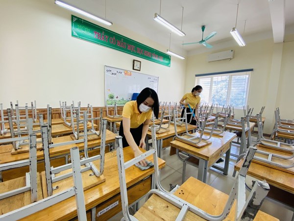 Trường Tiểu học Ngọc Thụy tổ chức tổng vệ sinh phòng chống Sốt xuất huyết 